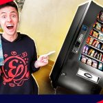 COMPREI UMA MAQUINA DE VENDAS AUTOMÁTICA! – (VENDING MACHINE)